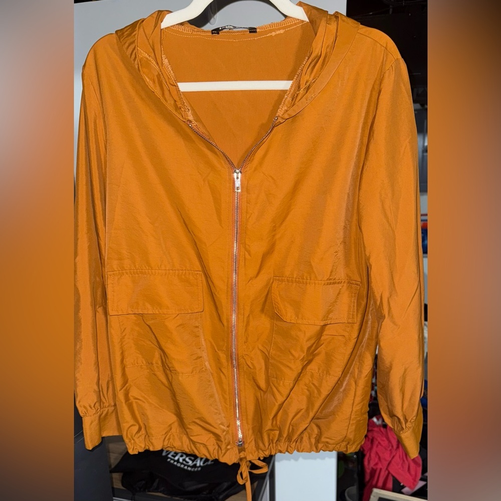 SHEIN Rust Windbreaker with Hood. NEVER WORN. NWOT. Size small. Adjustable botom